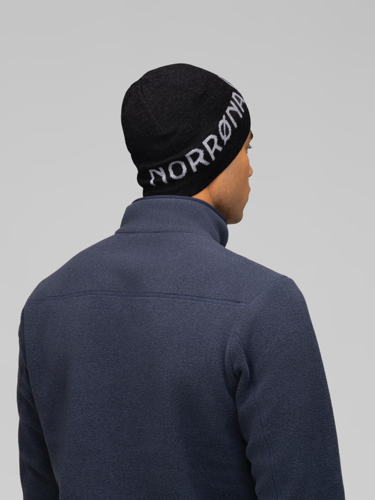 Beanie 29 in lightweight merino wool with logo