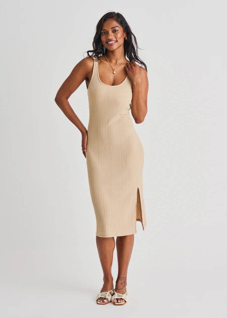 Robe à couverture ouverte dans le dos