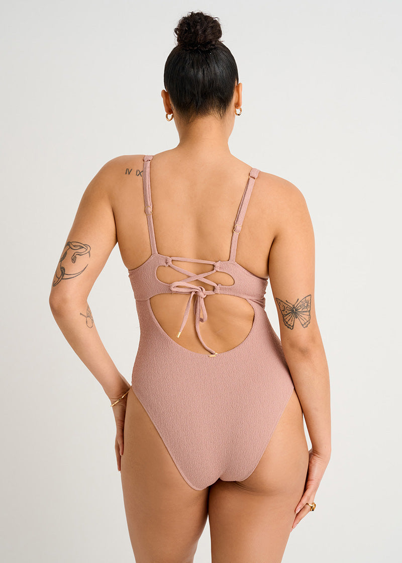 Maillot de bain une pièce texturé à armatures et échancré