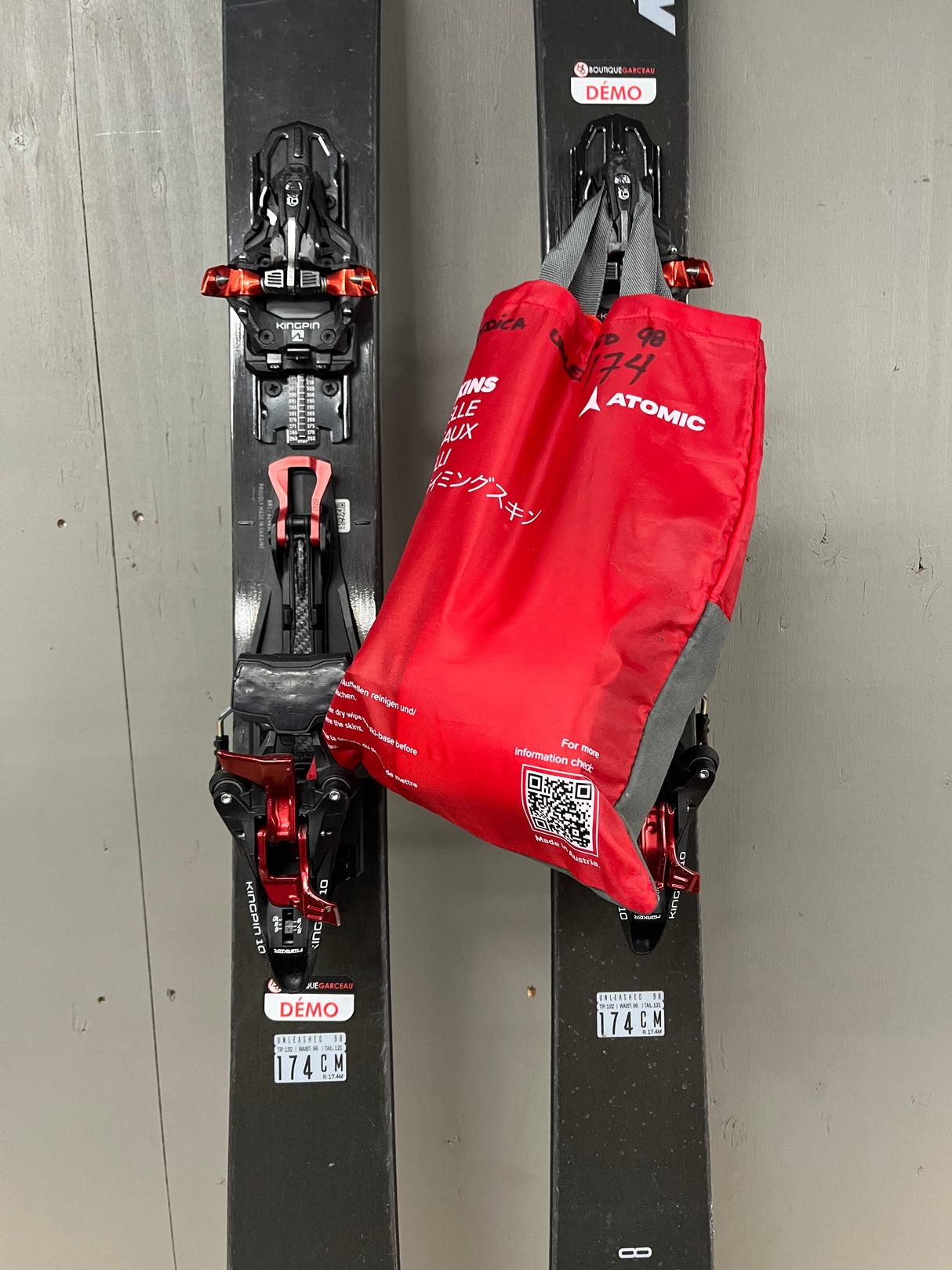 Unleashed 98 Demo + Kingpin 10 + Peau