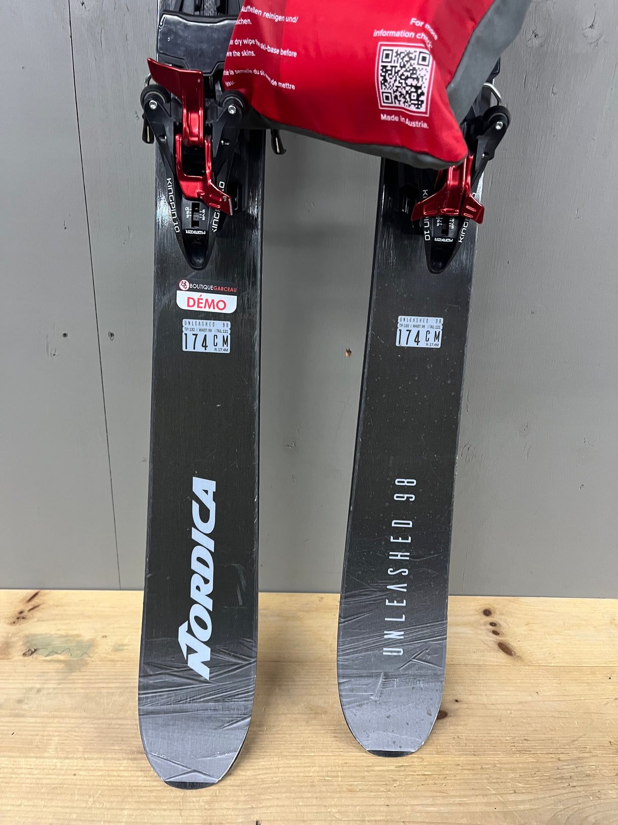 Unleashed 98 Demo + Kingpin 10 + Peau