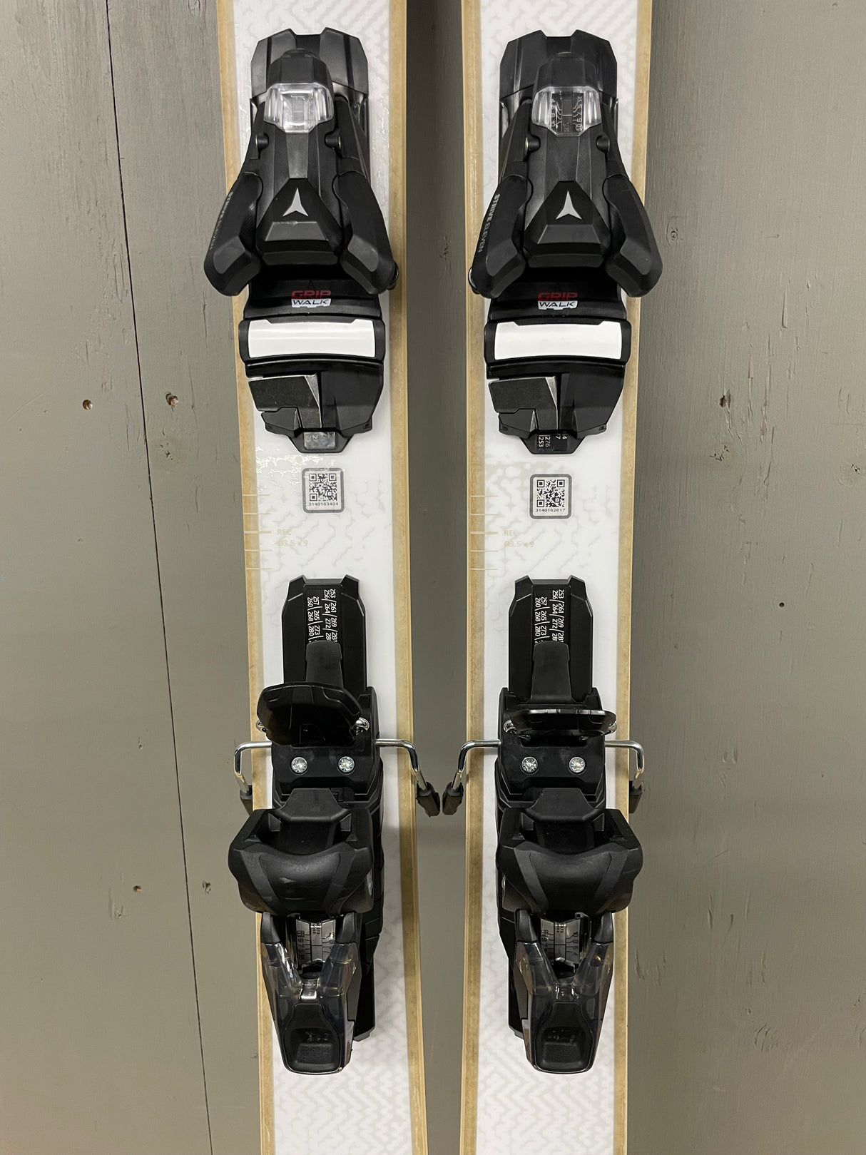 Kore 93 Ti W Démo 163cm + Strive 11