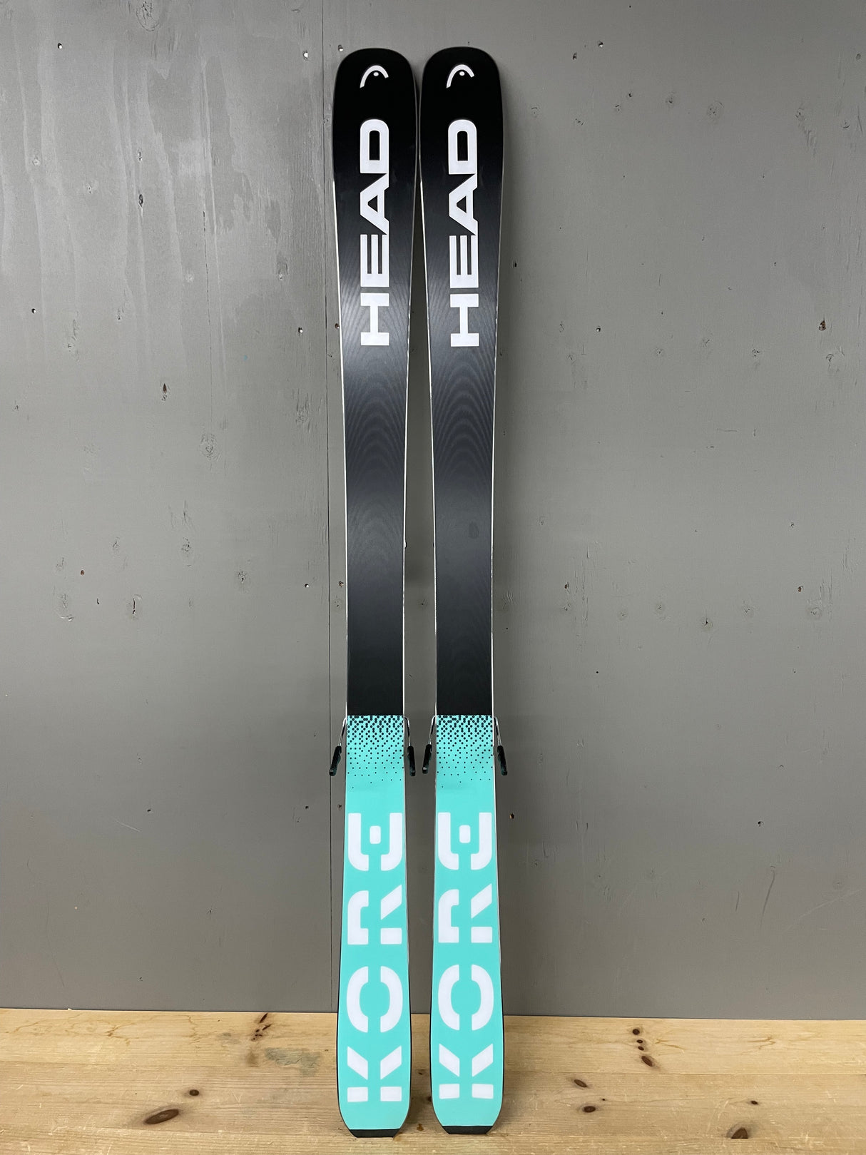 Kore 87 Ti W Démo 163cm + Strive 11