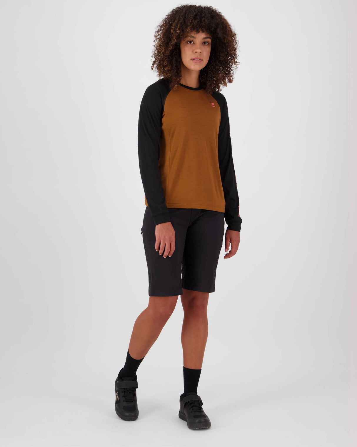 Maillot de vélo à manches longues en laine mérinos Tarn - Caramel / Noir | Femme