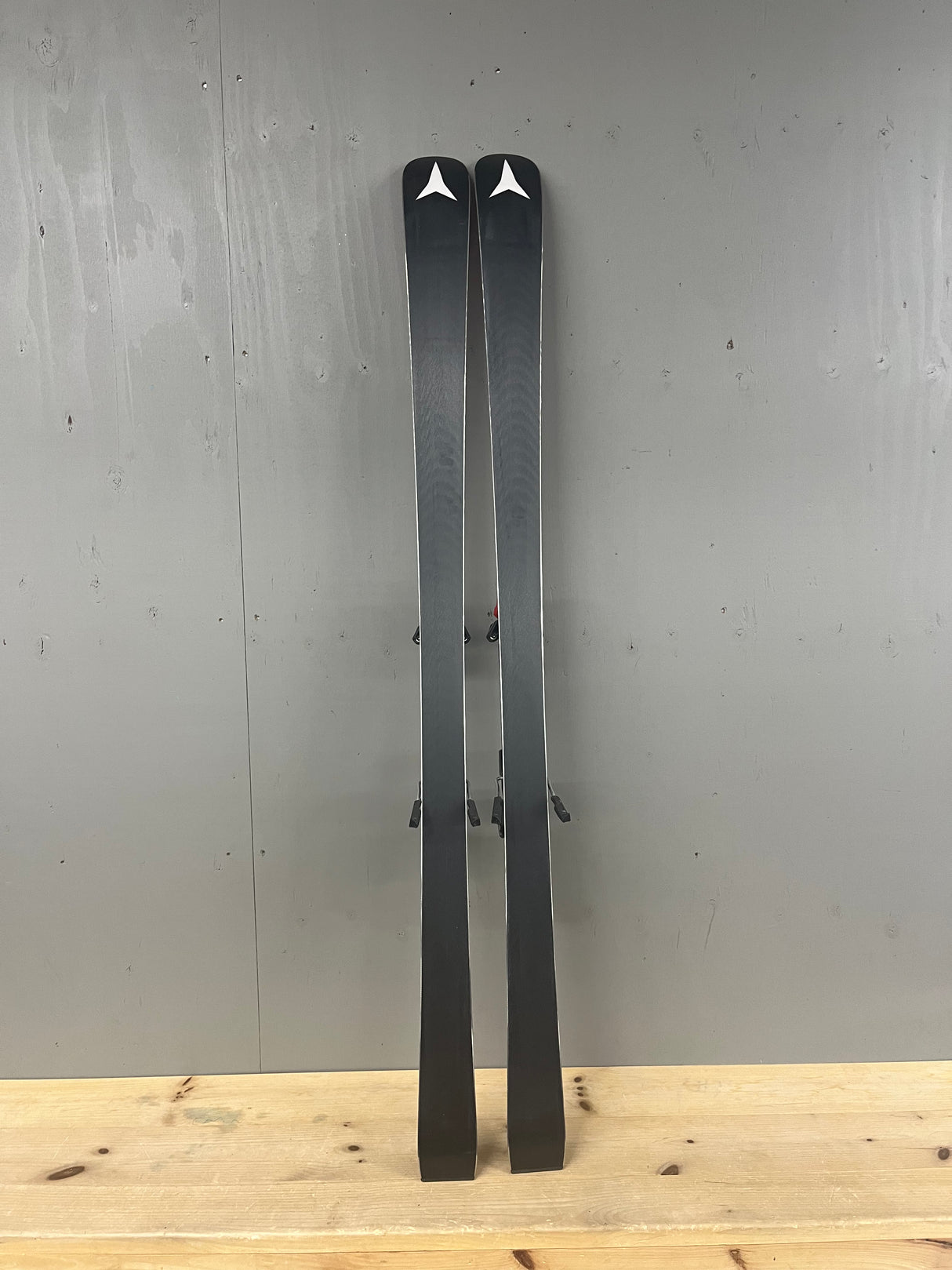 Redster G9 FIS Revoshock S demo + Icon 10