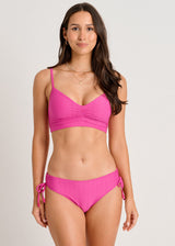 Bas de bikini classique texturé avec liens latéraux