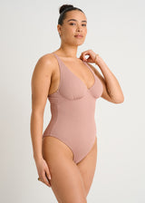 Maillot de bain une pièce texturé à armatures et échancré