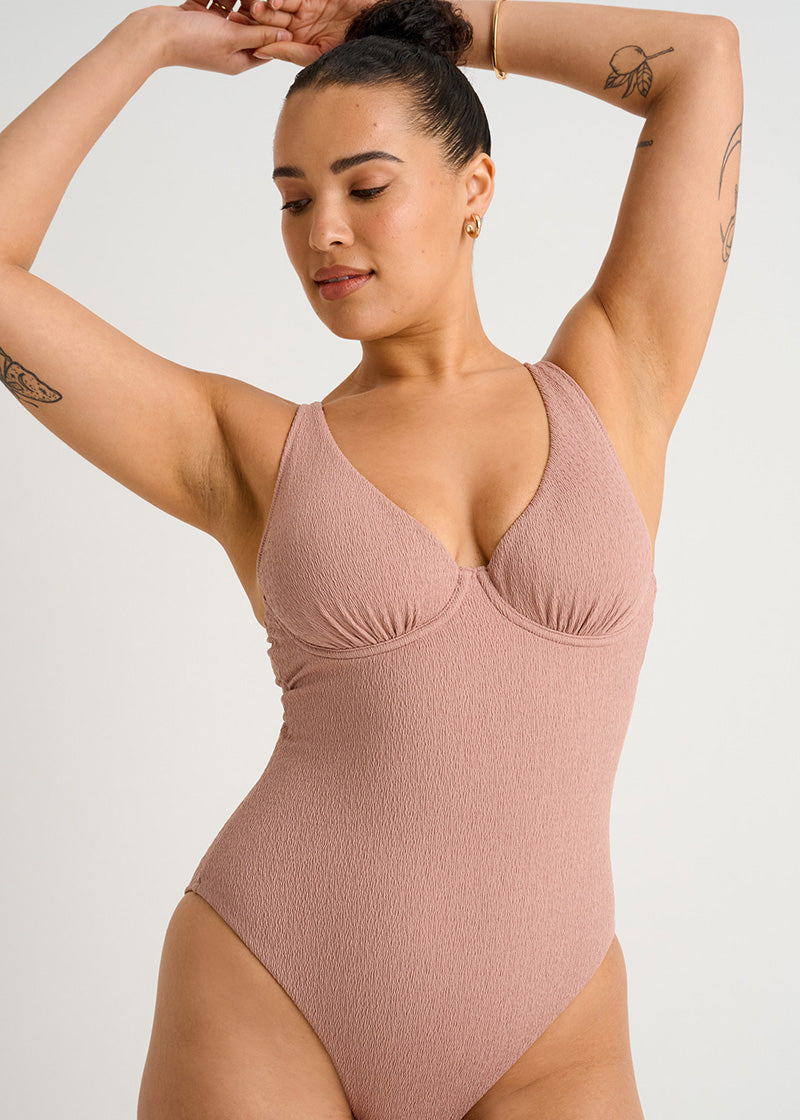 Maillot de bain une pièce texturé à armatures et échancré