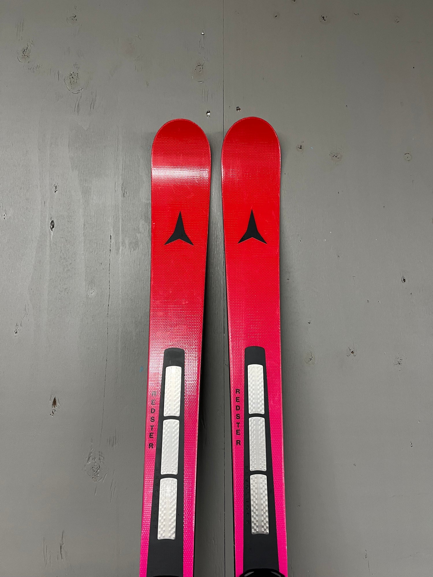 Ski occasion Atomic Redster G9 + fixations Ski occasion Atomic Redster G9 + fixations
