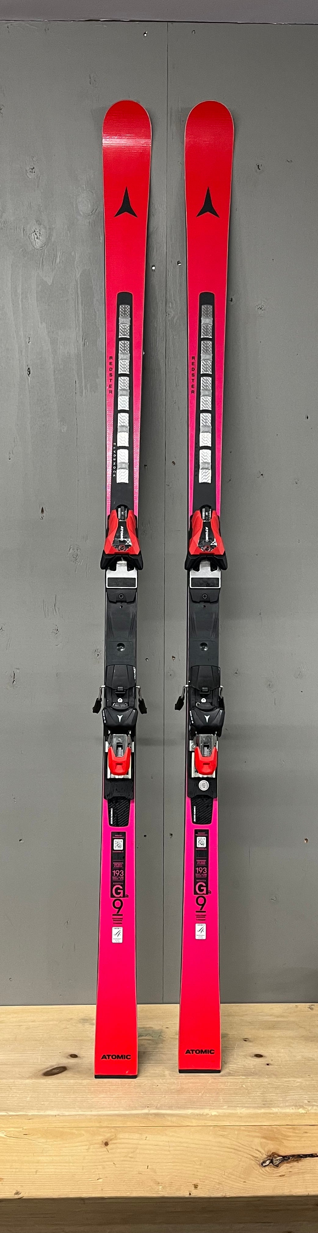 Redster G9 FIS RVSK M Red 193 Demo + Icon 16