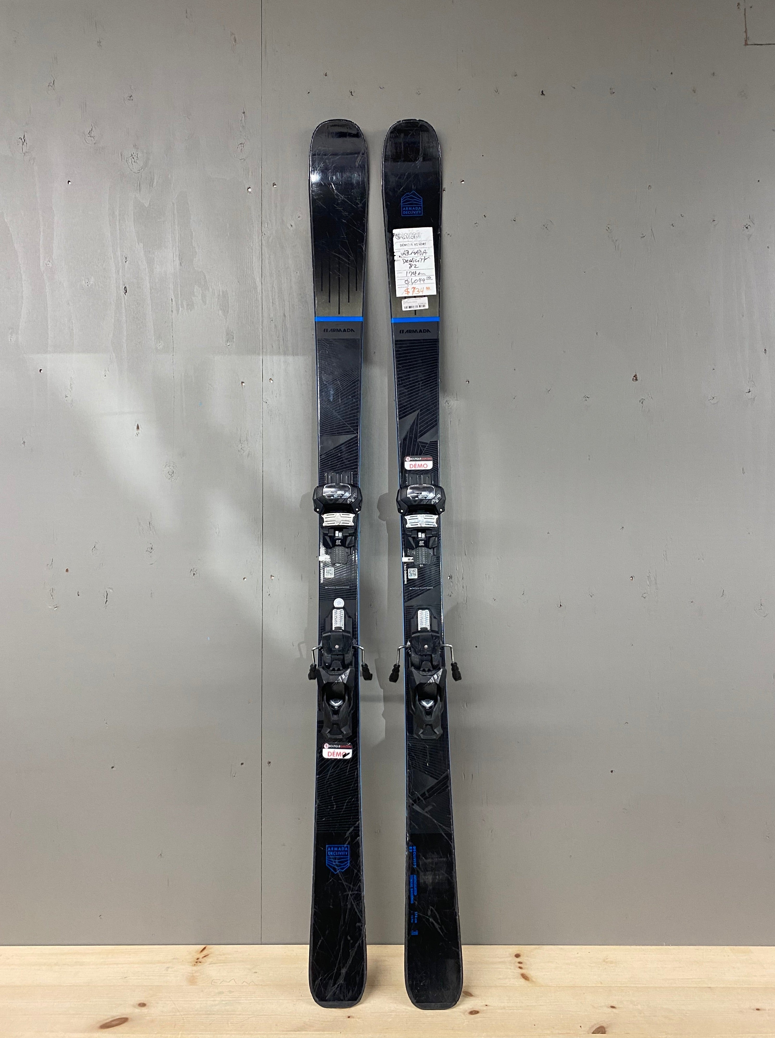 Skis with bindings