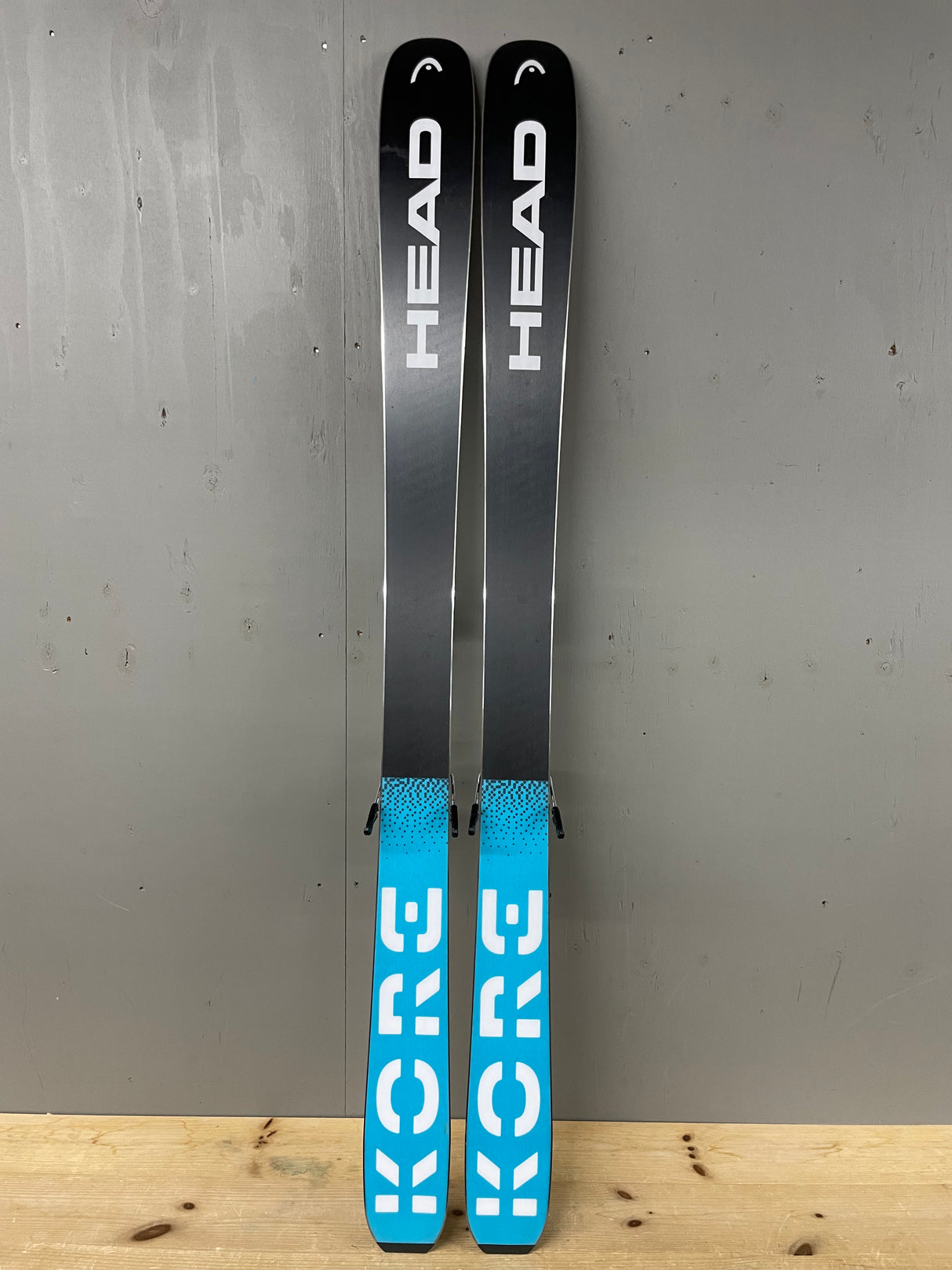Kore 93 Ti W Démo 163cm + Strive 11
