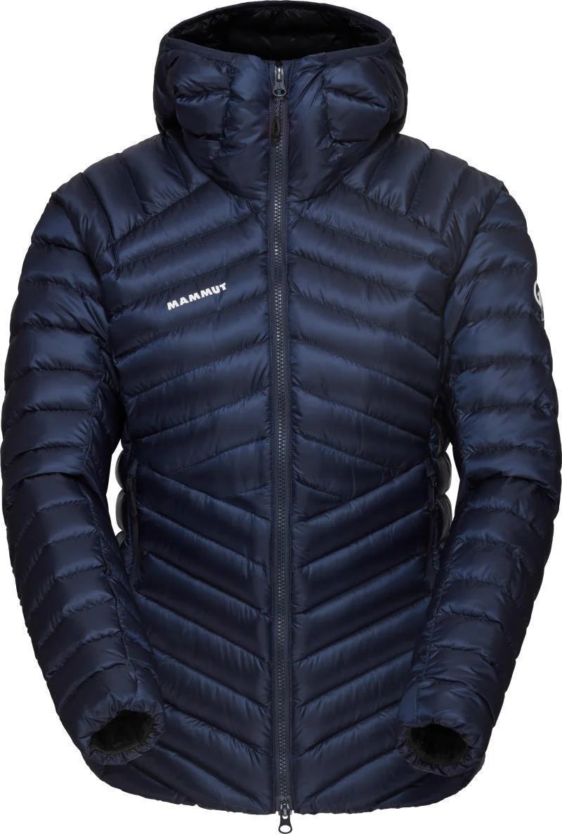 W broad peak in hooded jacket